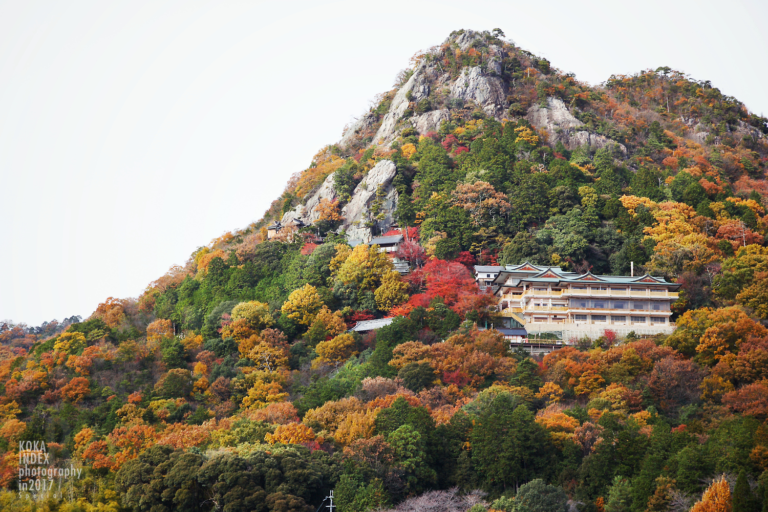 Shiga Prefecture fall of Tarobo temple is a little superb view was like Tibetan Potala Palace of Japan.秋の滋賀県・太郎坊宮は日本のチベット・ポタラ宮みたいでちょっと絶景。